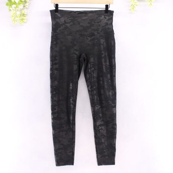 Spanx Women's Plus Faux Leather Black Camo Leggings Sz XL - Picture 1 of 9